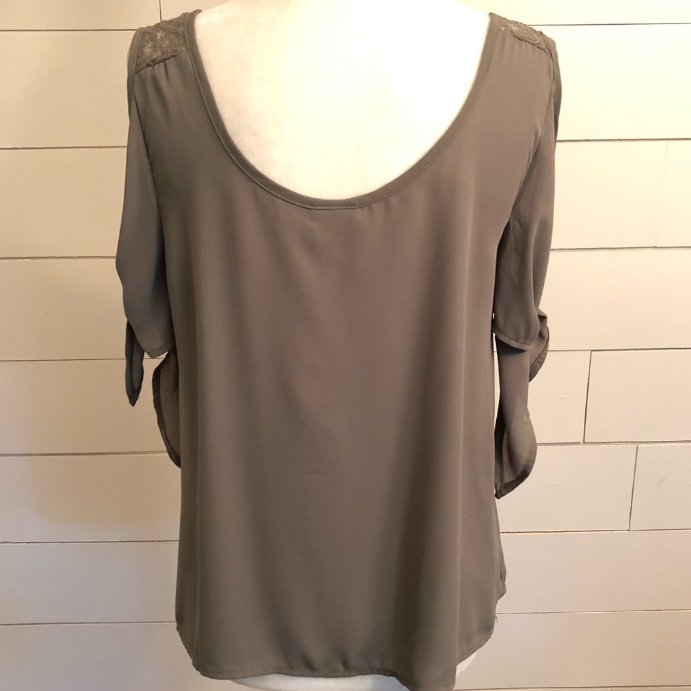🎉🎉BOGO FREE🎉🎉ENTIRE CLOSET!!! - Picture 5 of 6